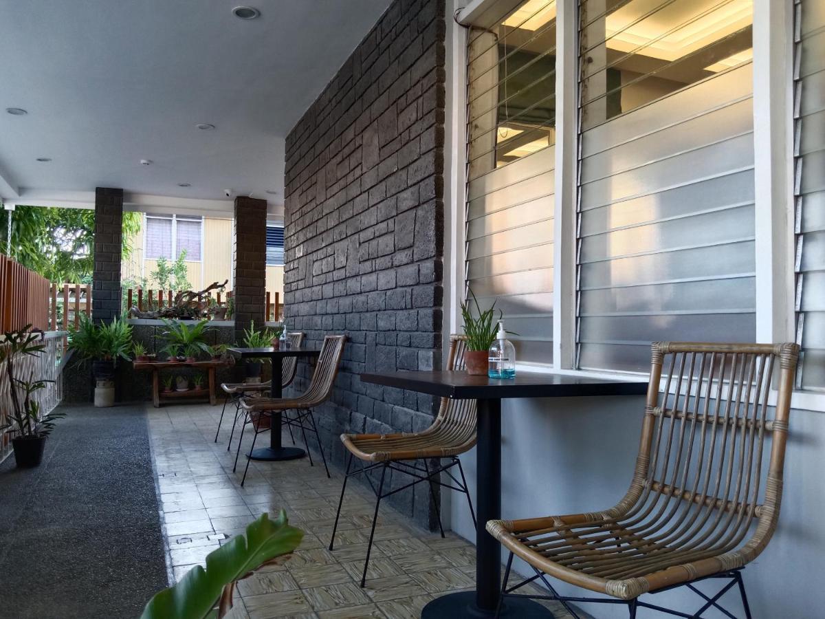 Sarita Bed And Breakfast Laoag Exteriör bild